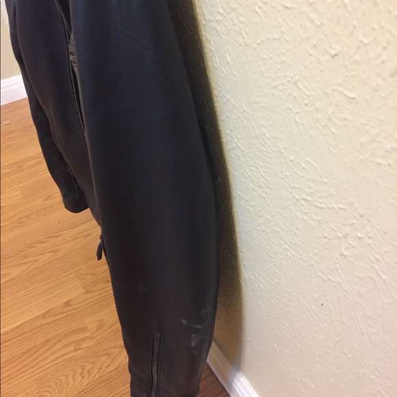 Leather jacket - Picture 4 of 7